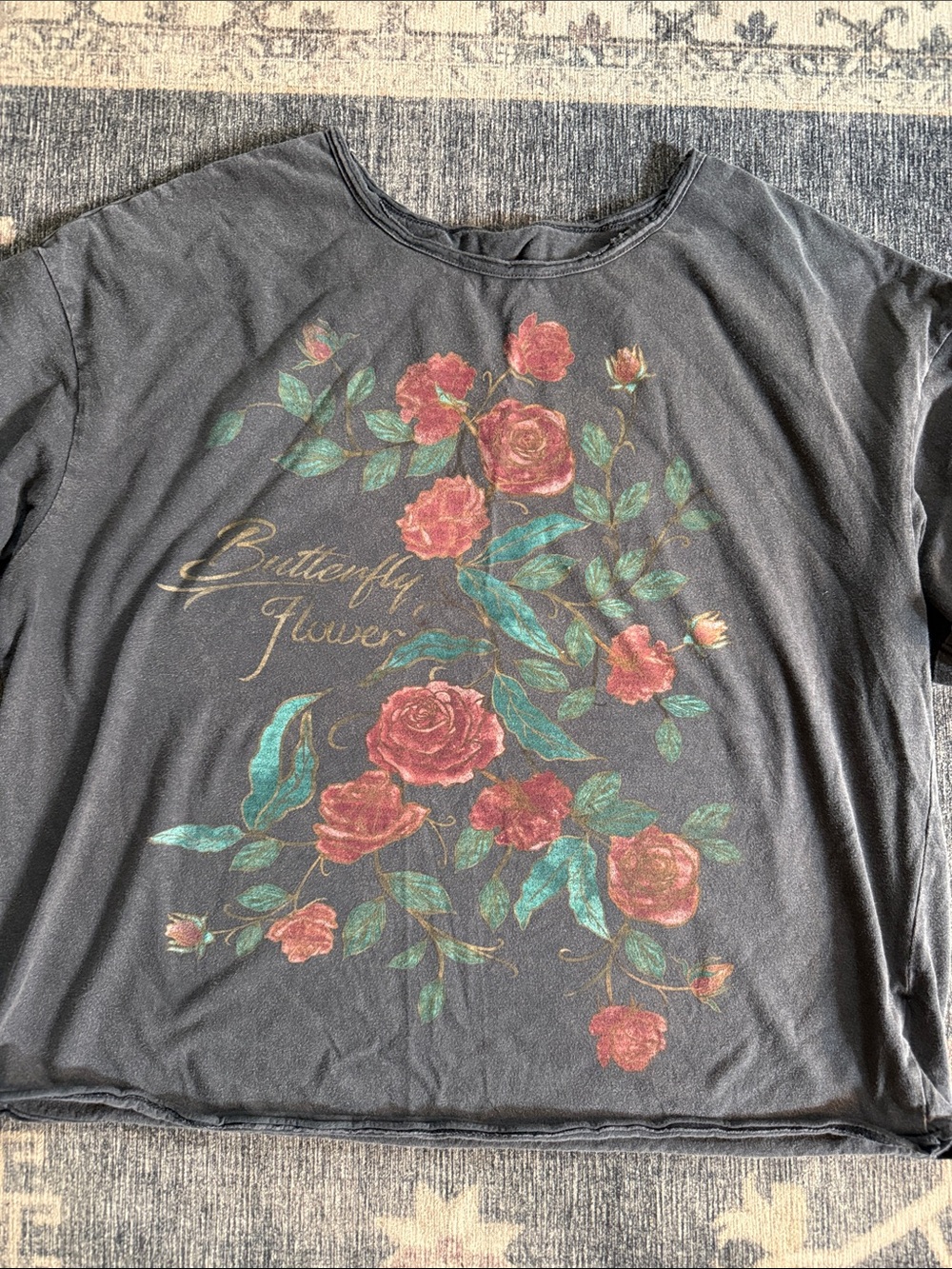 SHEIN Women’s Black Floral Graphic Tee with Rose Print Large